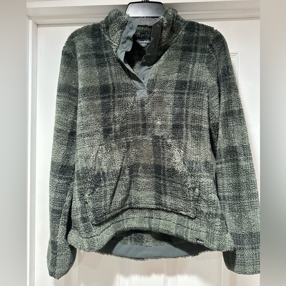 Fuzzy Soft Button Up Green Pullover Crewneck